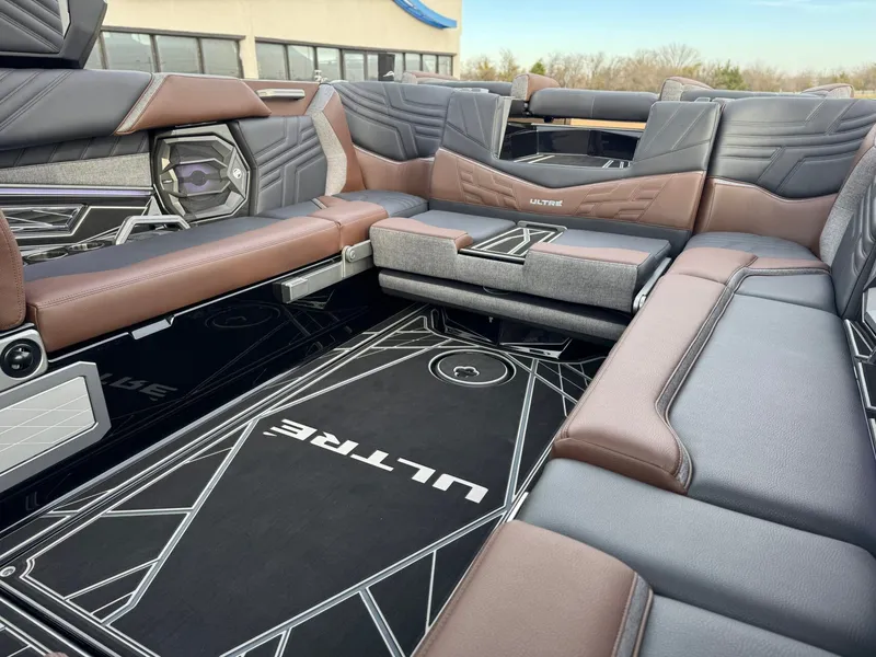 Slide: The Image of Tigé Ultré 25ZX 2026 - 17