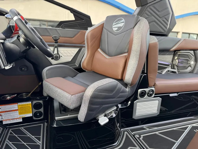 Slide: The Image of Tigé Ultré 25ZX 2026 - 19