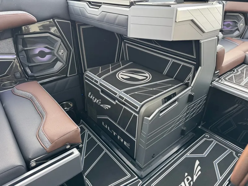 Slide: The Image of Tigé Ultré 25ZX 2026 - 21