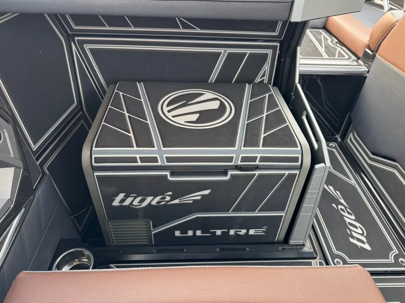 Slide: The Image of Tigé Ultré 25ZX 2026 - 22