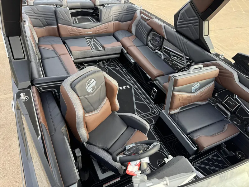 Slide: The Image of Tigé Ultré 25ZX 2026 - 26