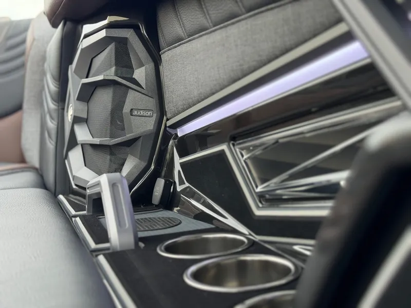 Slide: The Image of Tigé Ultré 25ZX 2026 - 31