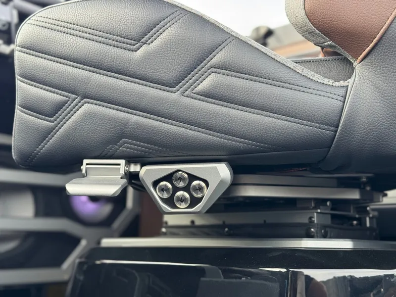 Slide: The Image of Tigé Ultré 25ZX 2026 - 32