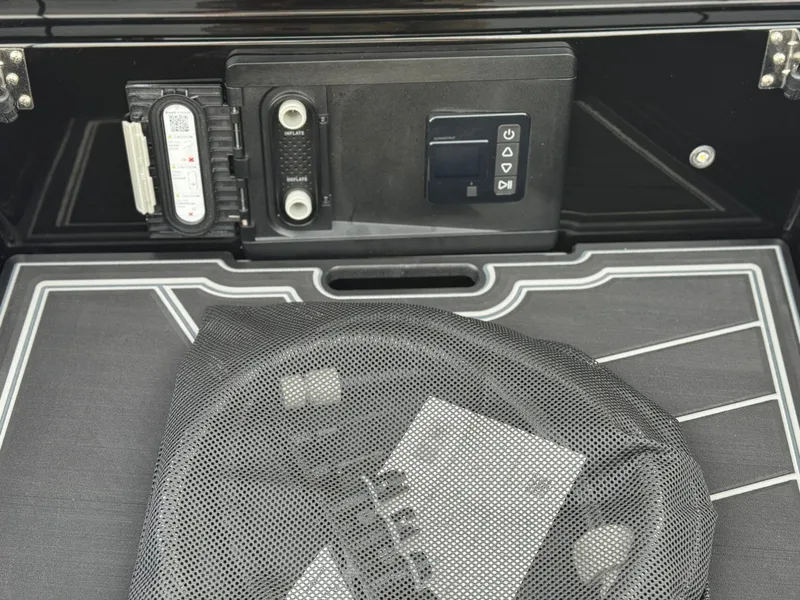 Slide: The Image of Tigé Ultré 25ZX 2026 - 33