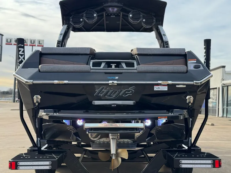 Slide: The Image of Tigé Ultré 25ZX 2026 - 4