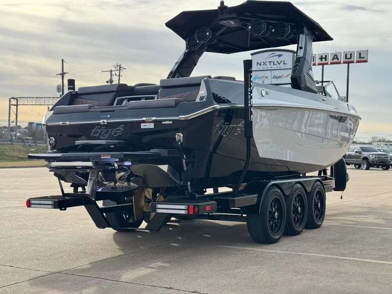 Slide: The Image of Tigé Ultré 25ZX 2026 - 5