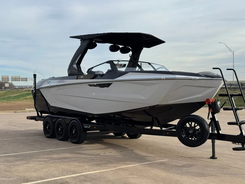 Slide: The Image of Tigé Ultré 25ZX 2026 - 6