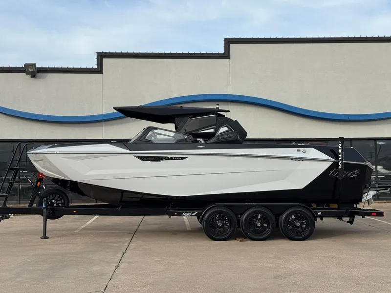 Slide: The Image of Tigé Ultré 25ZX 2026 - 7