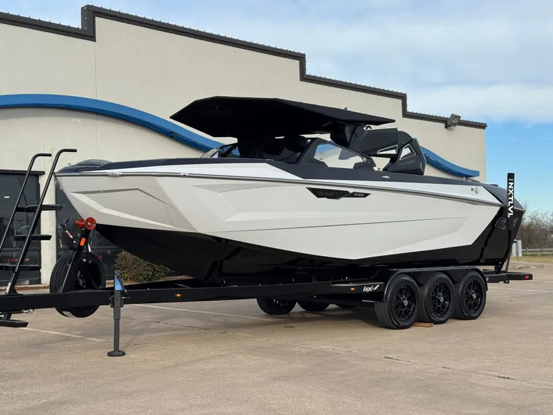 Slide: The Image of Tigé Ultré 25ZX 2026 - 8