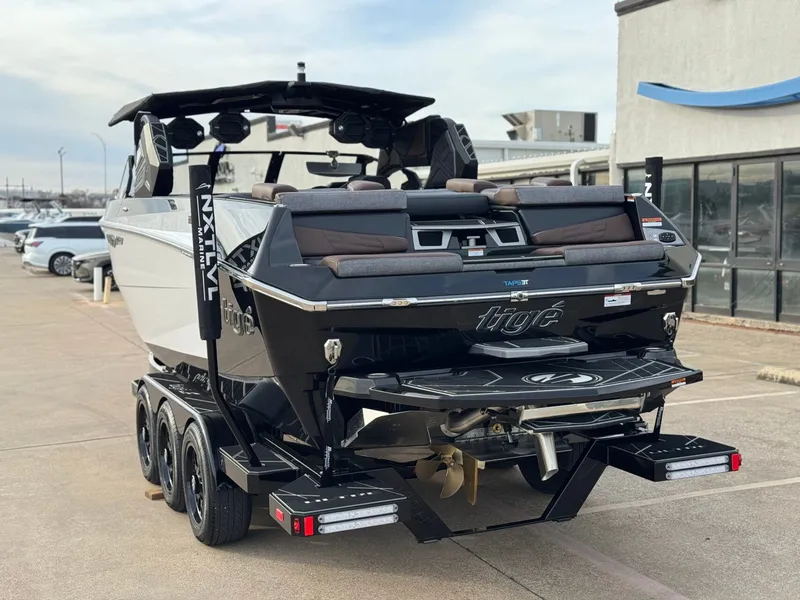 Slide: The Image of Tigé Ultré 25ZX 2026 - 9