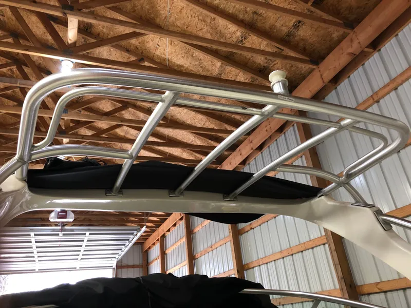 Slide: The Image of 2007 Sea Ray 270 SLX boat roof inside a barn. - 10