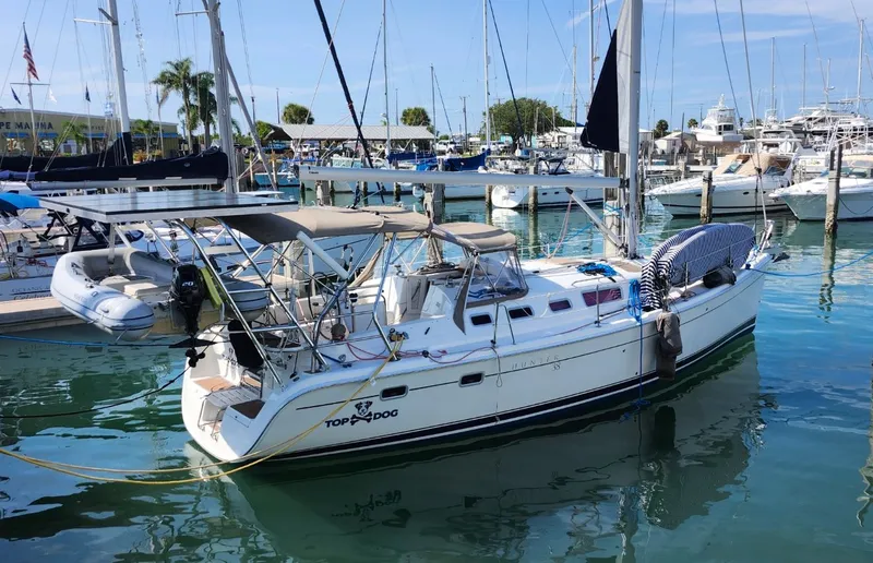 The Image of Hunter 38 Ft Sloop 2006 - 0