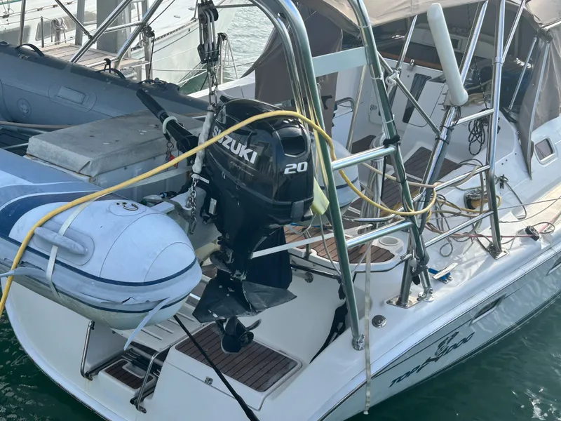 Slide: The Image of Hunter 38 Ft Sloop 2006 - 2