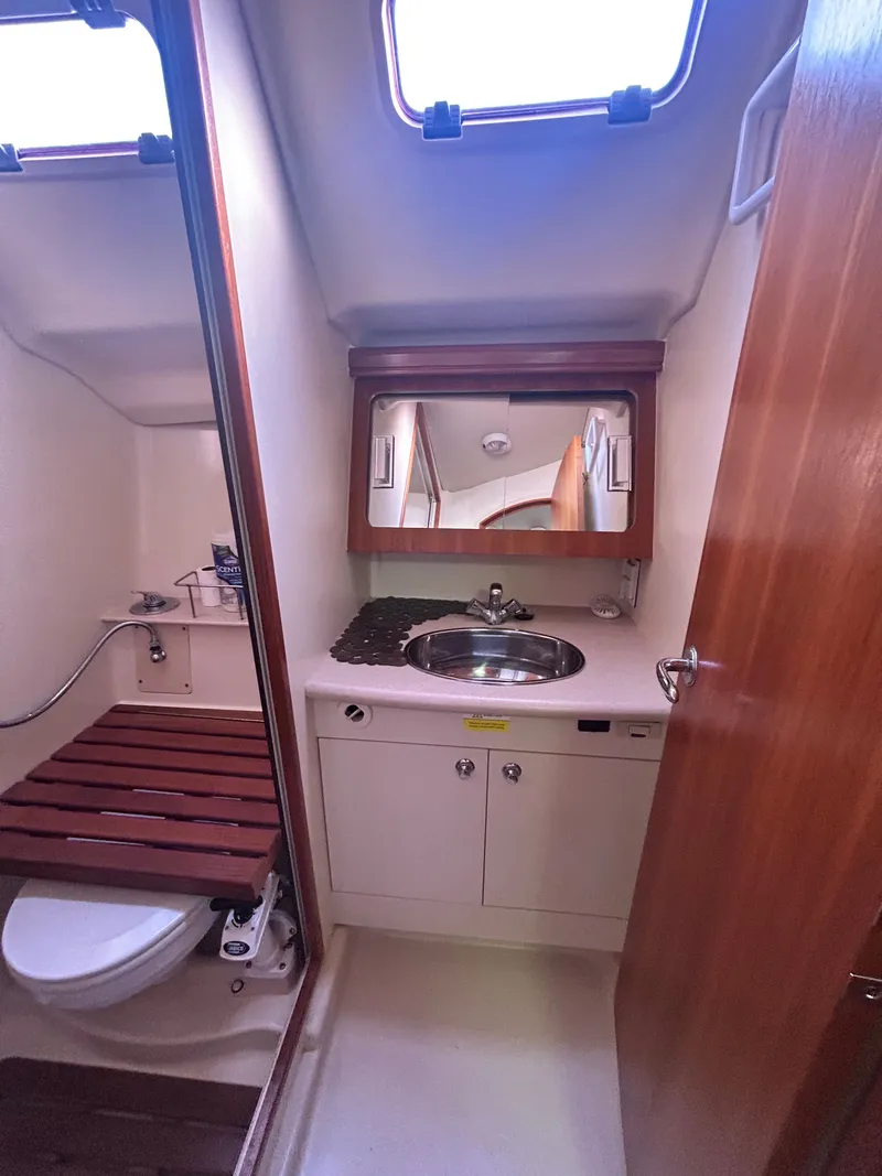 Slide: The Image of Hunter 38 Ft Sloop 2006 - 28