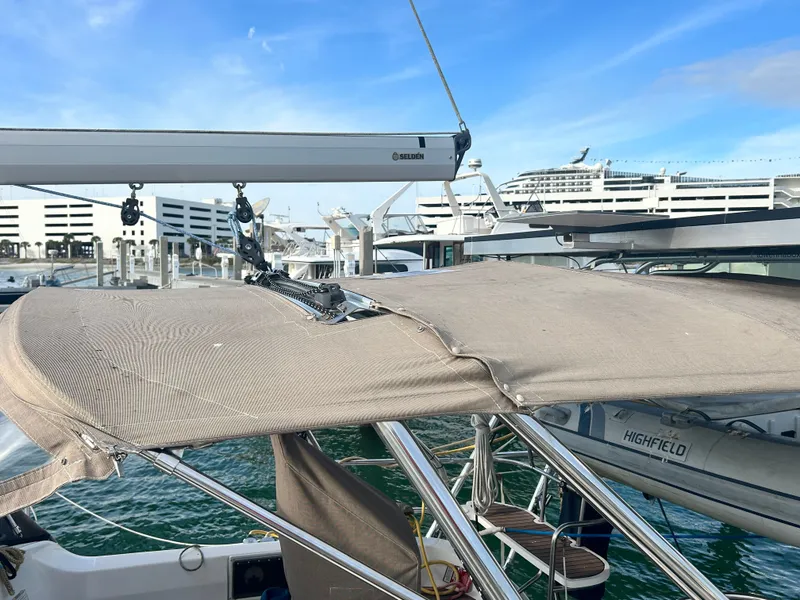 Slide: The Image of Hunter 38 Ft Sloop 2006 docked with sailboat details. - 5