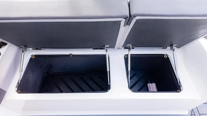 Slide: The Image of Cobalt R31 Outboard 2026 - 16