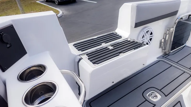 Slide: The Image of Cobalt R31 Outboard 2026 - 17