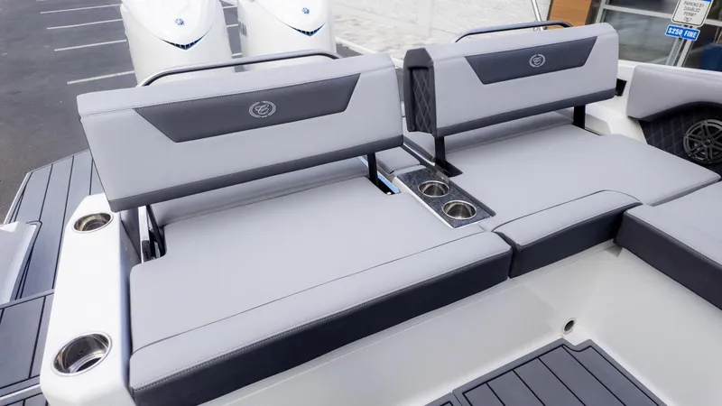 Slide: The Image of Cobalt R31 Outboard 2026 - 20