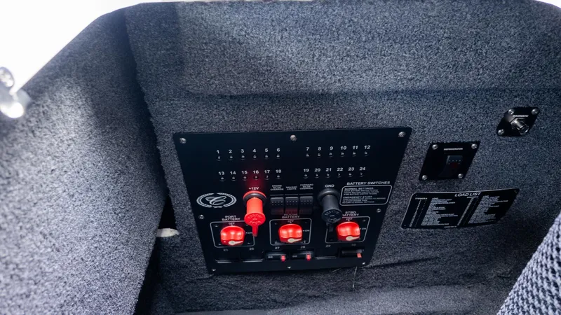 Slide: The Image of Cobalt R31 Outboard 2026 - 24