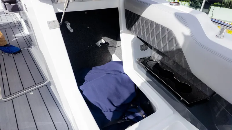 Slide: The Image of Cobalt R31 Outboard 2026 - 35