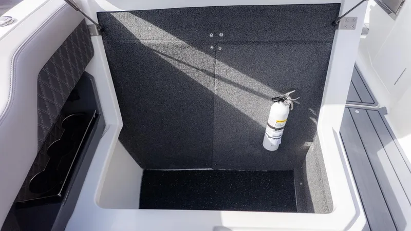 Slide: The Image of Cobalt R31 Outboard 2026 - 40