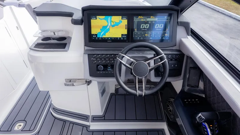 Slide: The Image of Cobalt R31 Outboard 2026 - 42