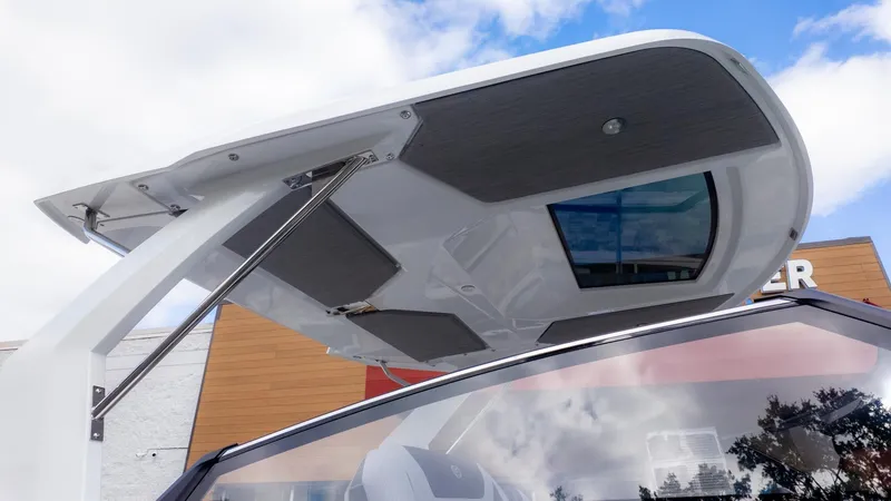 Slide: The Image of Cobalt R31 Outboard 2026 - 49