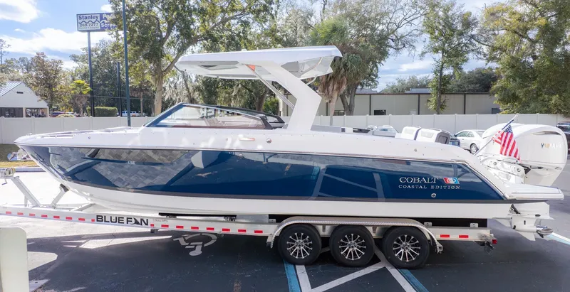 Slide: The Image of Cobalt R31 Outboard 2026 - 5