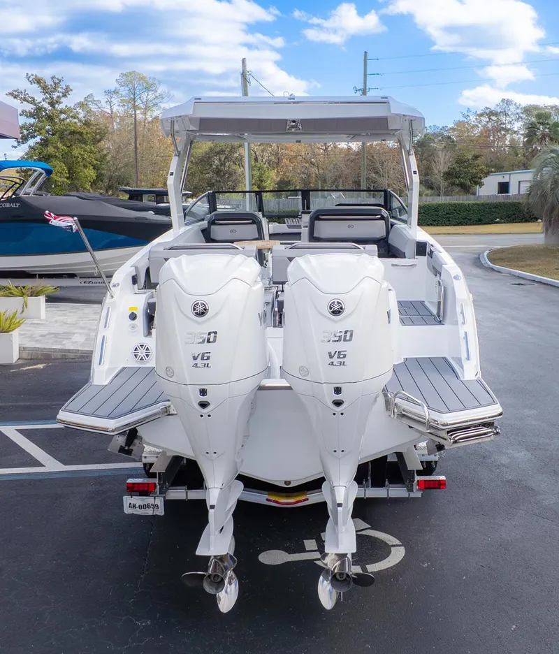 Slide: The Image of Cobalt R31 Outboard 2026 - 6