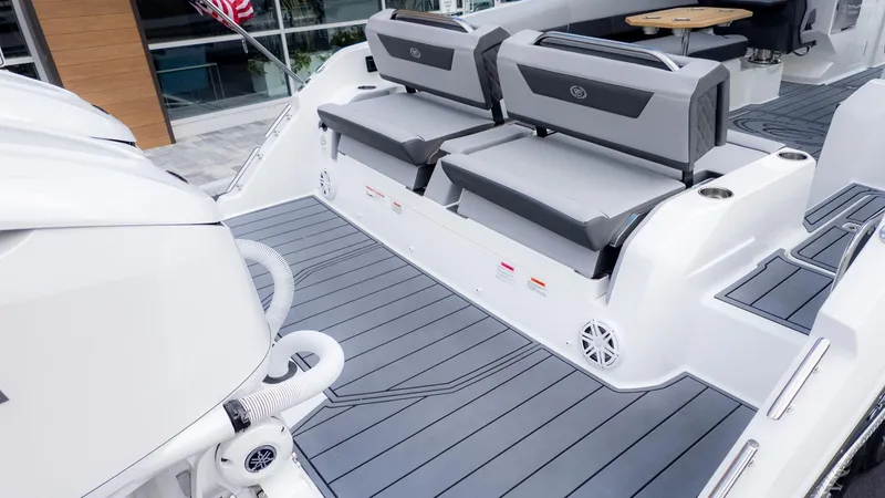 Slide: The Image of Cobalt R31 Outboard 2026 - 7