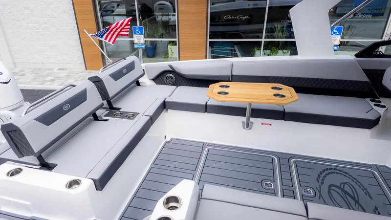 Slide: The Image of Cobalt R31 Outboard 2026 - 8