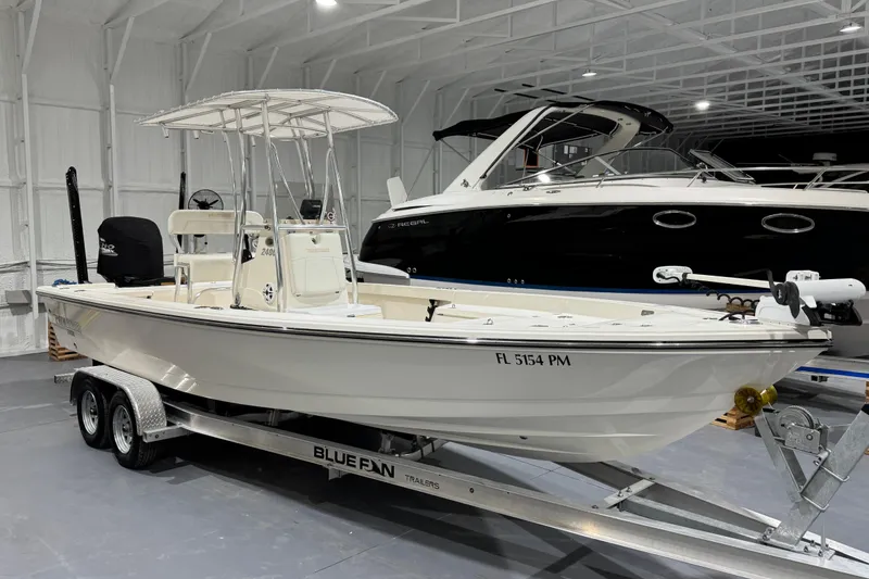 The Image of 2013 Pathfinder 2400 V boat on trailer in indoor storage facility. - 0