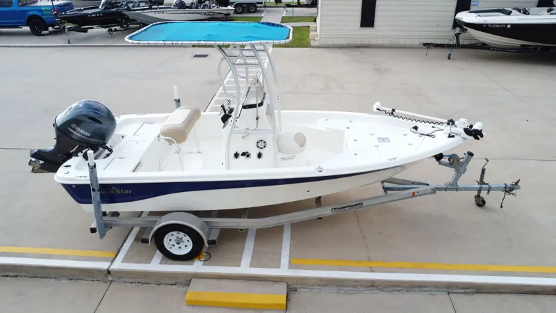 Slide: The Image of NauticStar 1910 2017 - 16