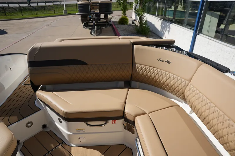 Slide: The Image of Sea Ray SLX 280 2026 - 15