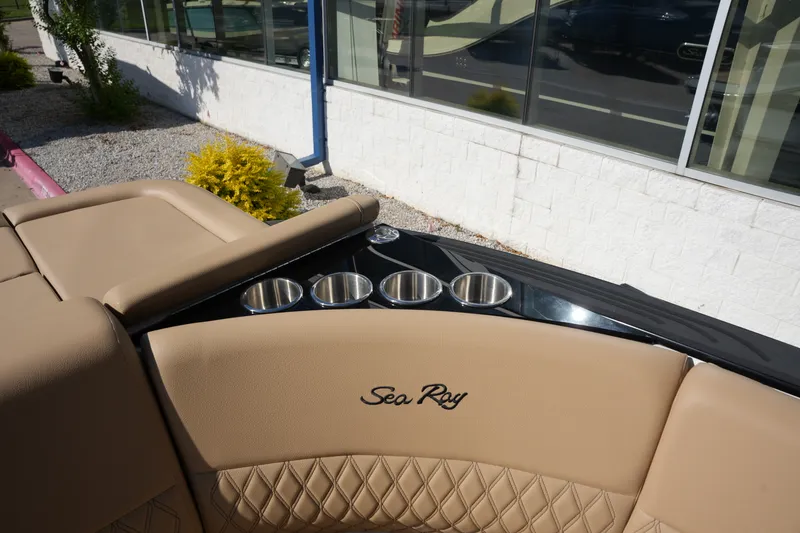 Slide: The Image of Sea Ray SLX 280 2026 - 16