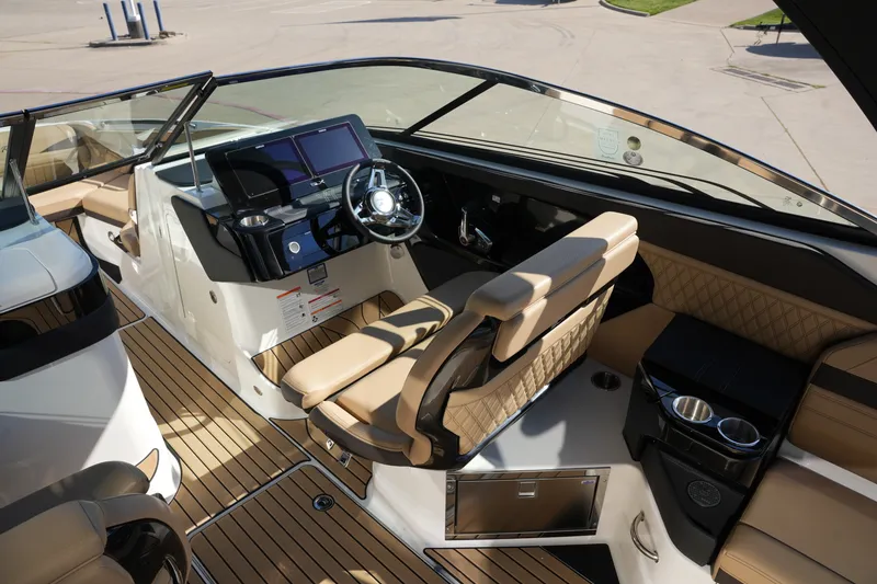 Slide: The Image of Sea Ray SLX 280 2026 - 18