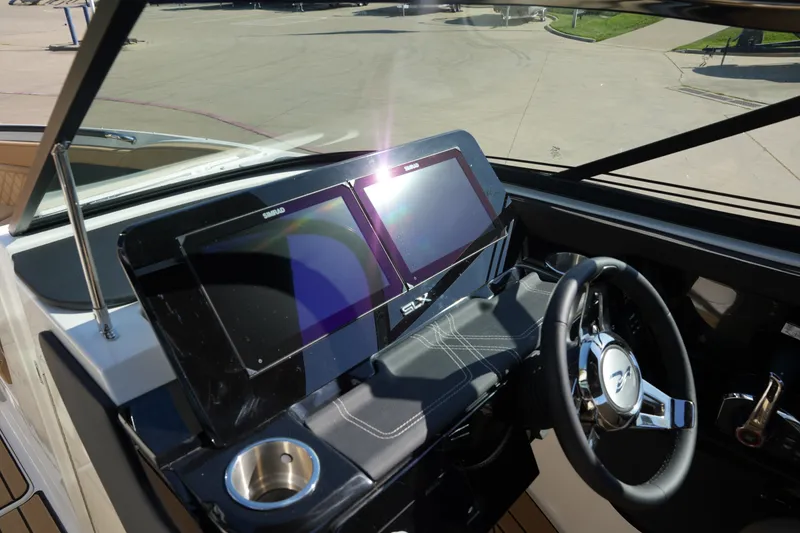 Slide: The Image of Sea Ray SLX 280 2026 - 19