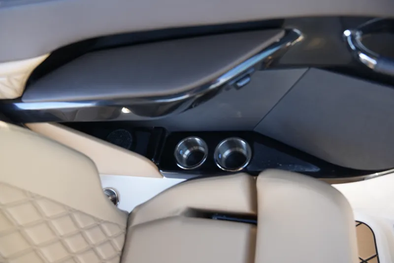 Slide: The Image of Sea Ray SLX 280 2026 - 22