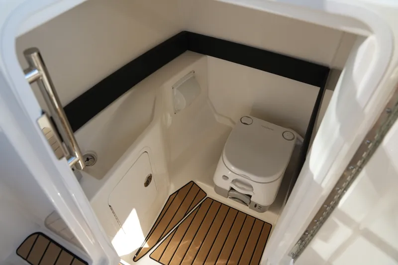 Slide: The Image of Sea Ray SLX 280 2026 - 25