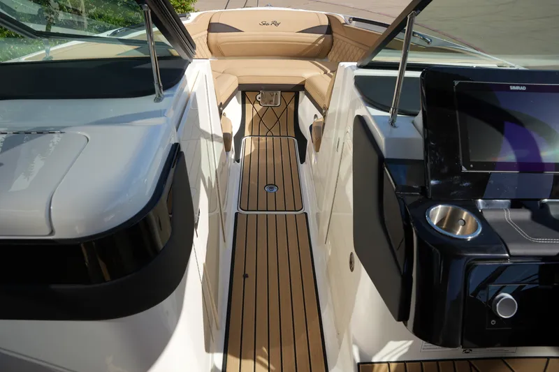 Slide: The Image of Sea Ray SLX 280 2026 - 26