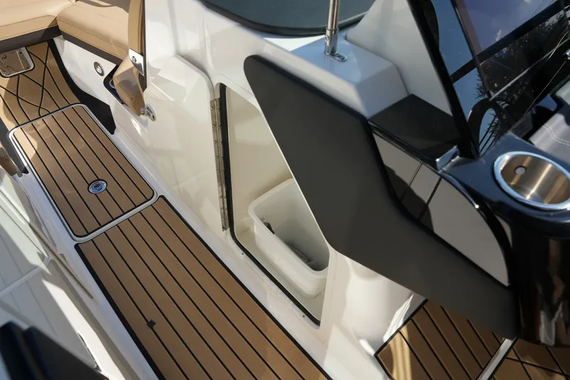 Slide: The Image of Sea Ray SLX 280 2026 - 27