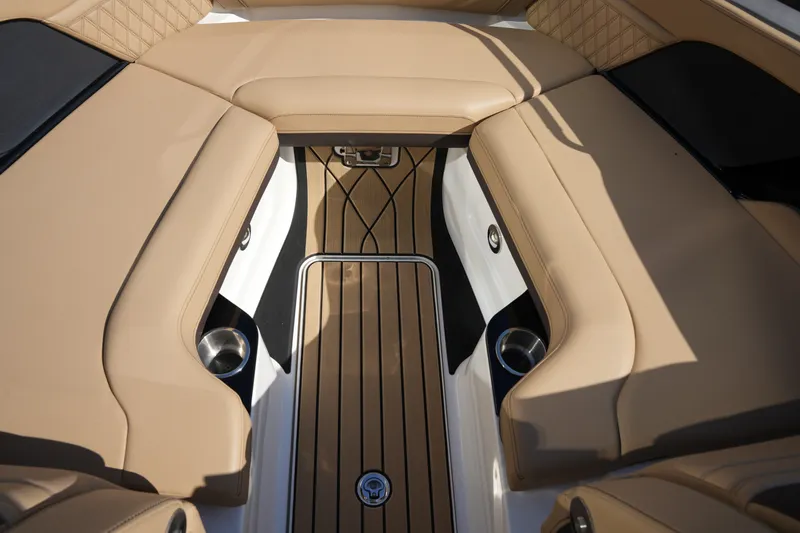 Slide: The Image of Sea Ray SLX 280 2026 - 30