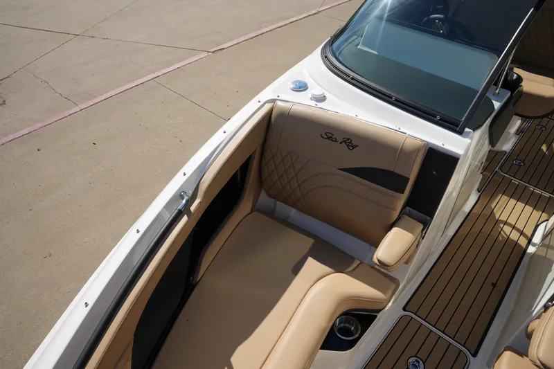 Slide: The Image of Sea Ray SLX 280 2026 - 31