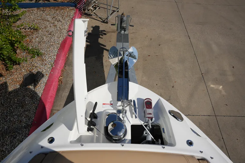 Slide: The Image of Sea Ray SLX 280 2026 - 33