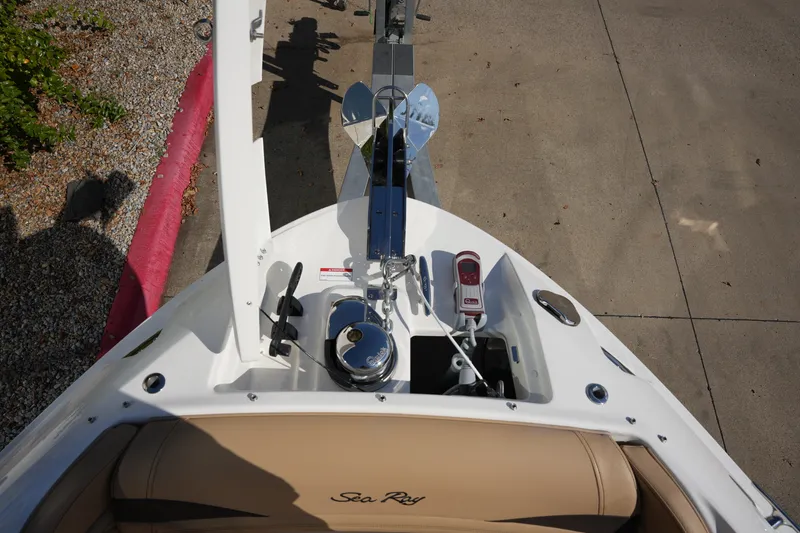 Slide: The Image of Sea Ray SLX 280 2026 - 34