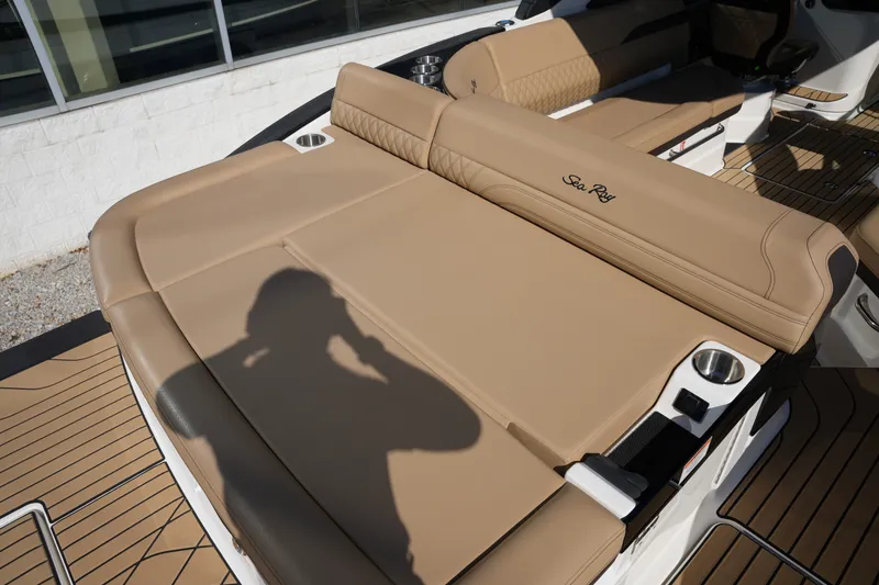 Slide: The Image of Sea Ray SLX 280 2026 - 7