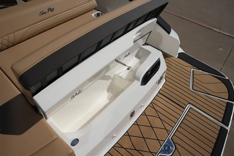 Slide: The Image of Sea Ray SLX 280 2026 - 8