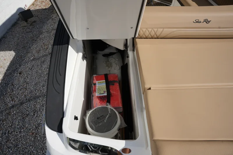 Slide: The Image of Sea Ray SLX 280 2026 - 9