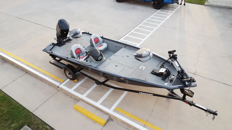 Slide: The Image of Tracker 190 2015 - 17