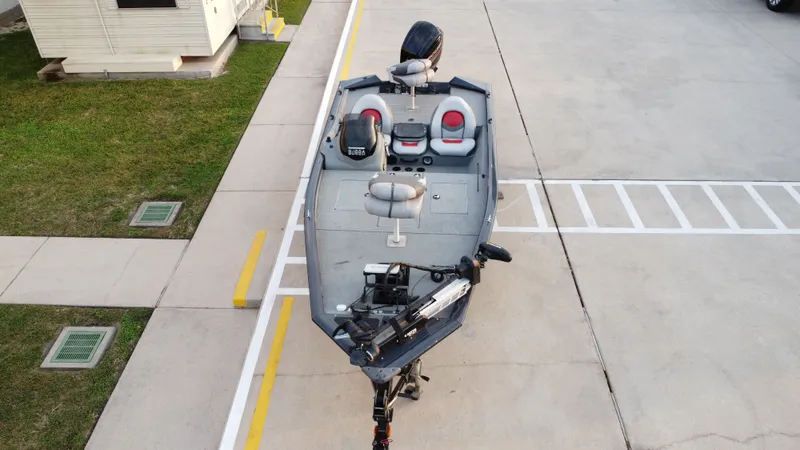 Slide: The Image of Tracker 190 2015 - 18